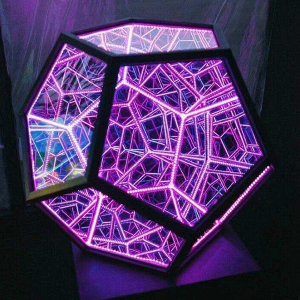 Infinity Prism LED-lampa – fascinerande färg och futuristisk glöd