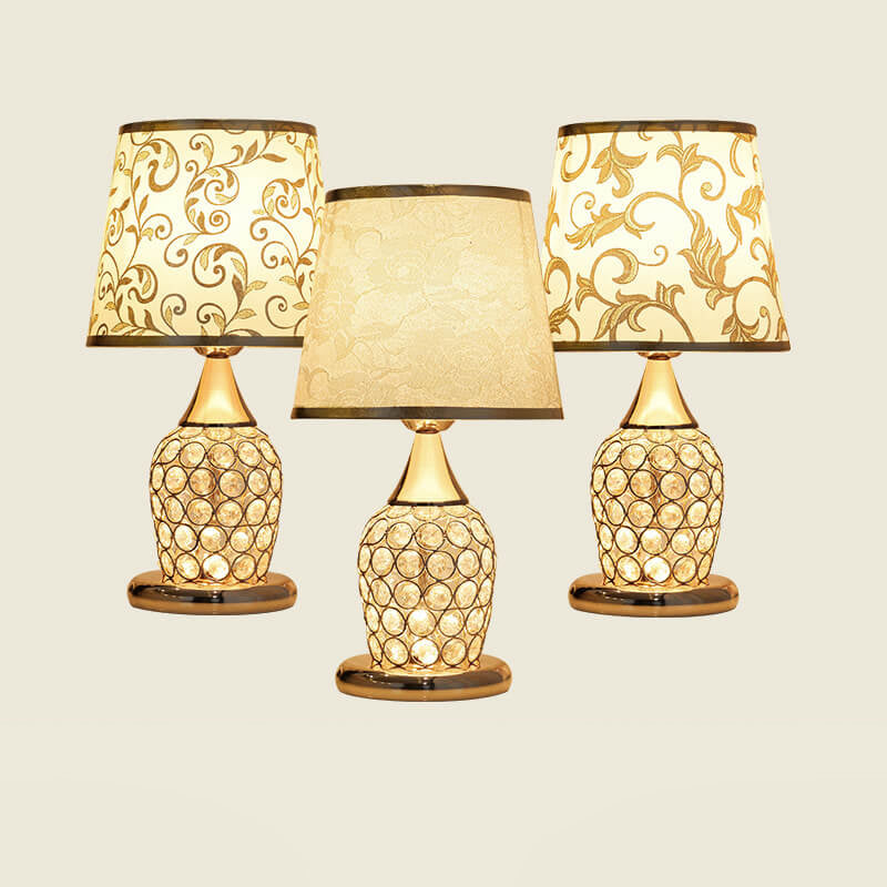 Elegant bordslampa i kristalltyg - europeisk design med mönstrad tygskärm