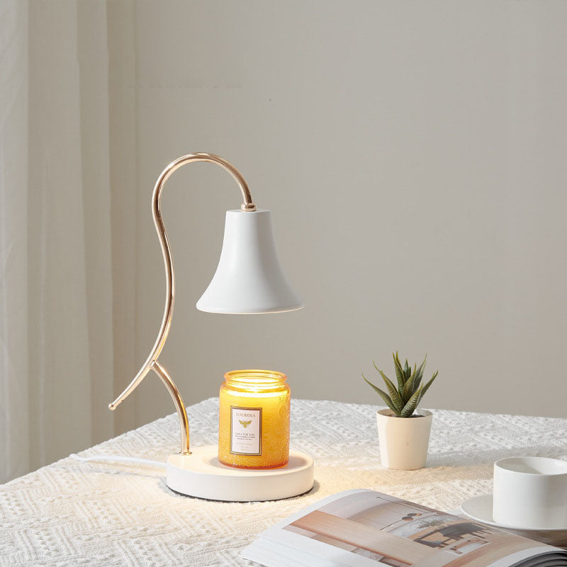 Modern blommig järnvaxlampa – konstnärlig glöd med elegant minimalistisk design