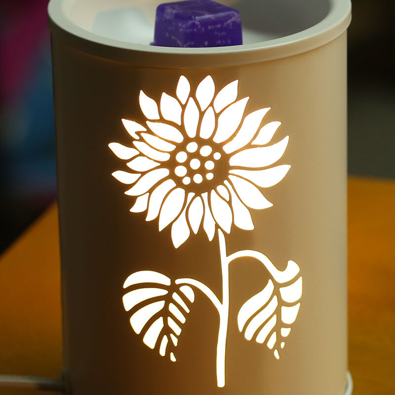 Modern cylindrisk vaxlampa – blommönster med aromaterapiglöd Save translation