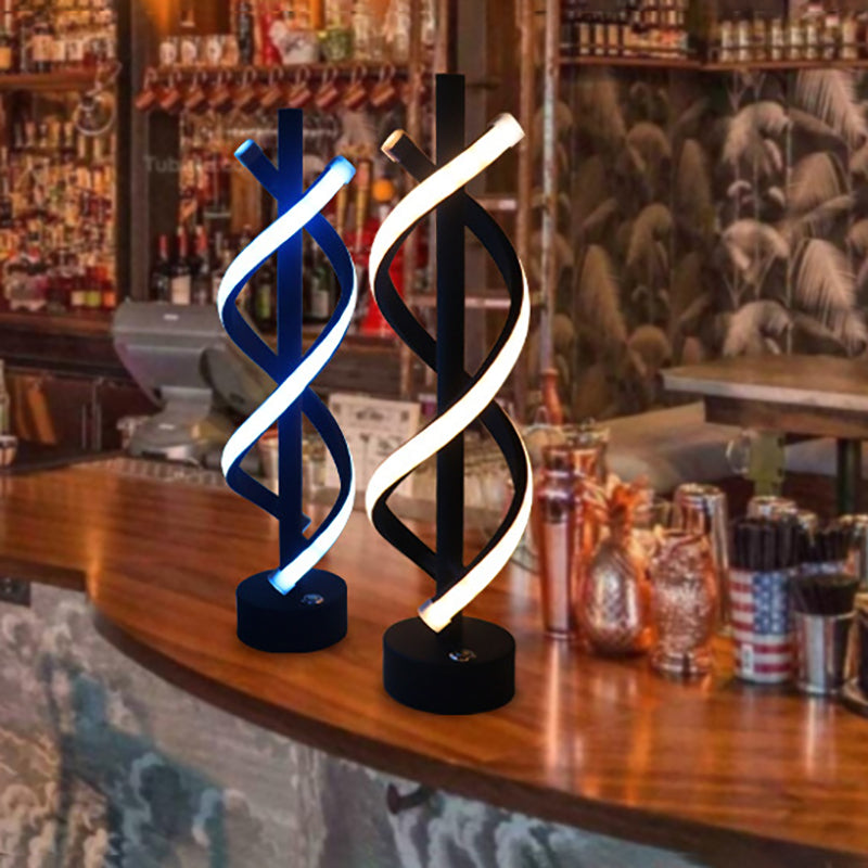 Nordic Dual Spiral LED-lampa – modern järnremsdesign