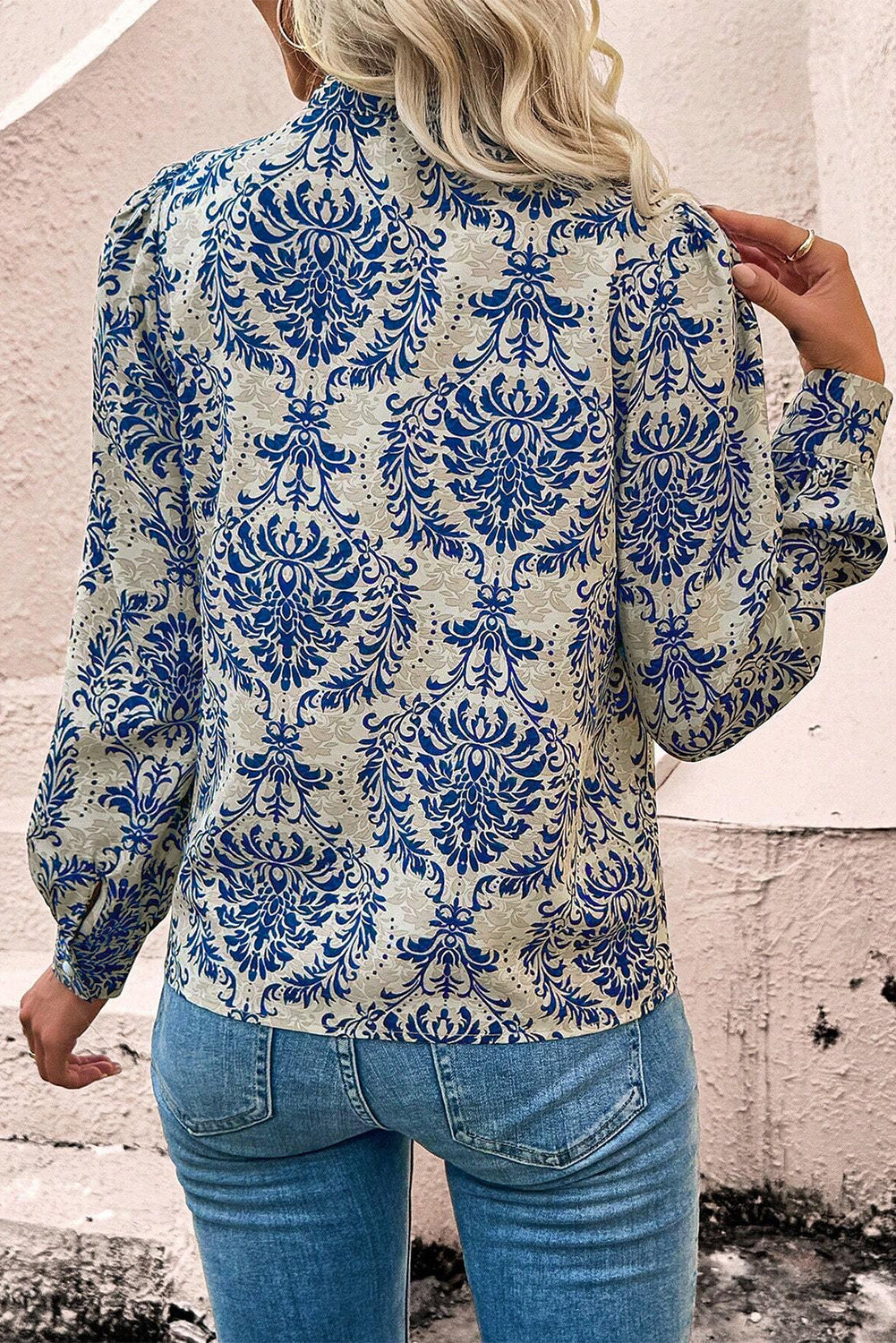 Damblus med bohemiskt tryck – Frisinnad modetopp med konstnärlig charm