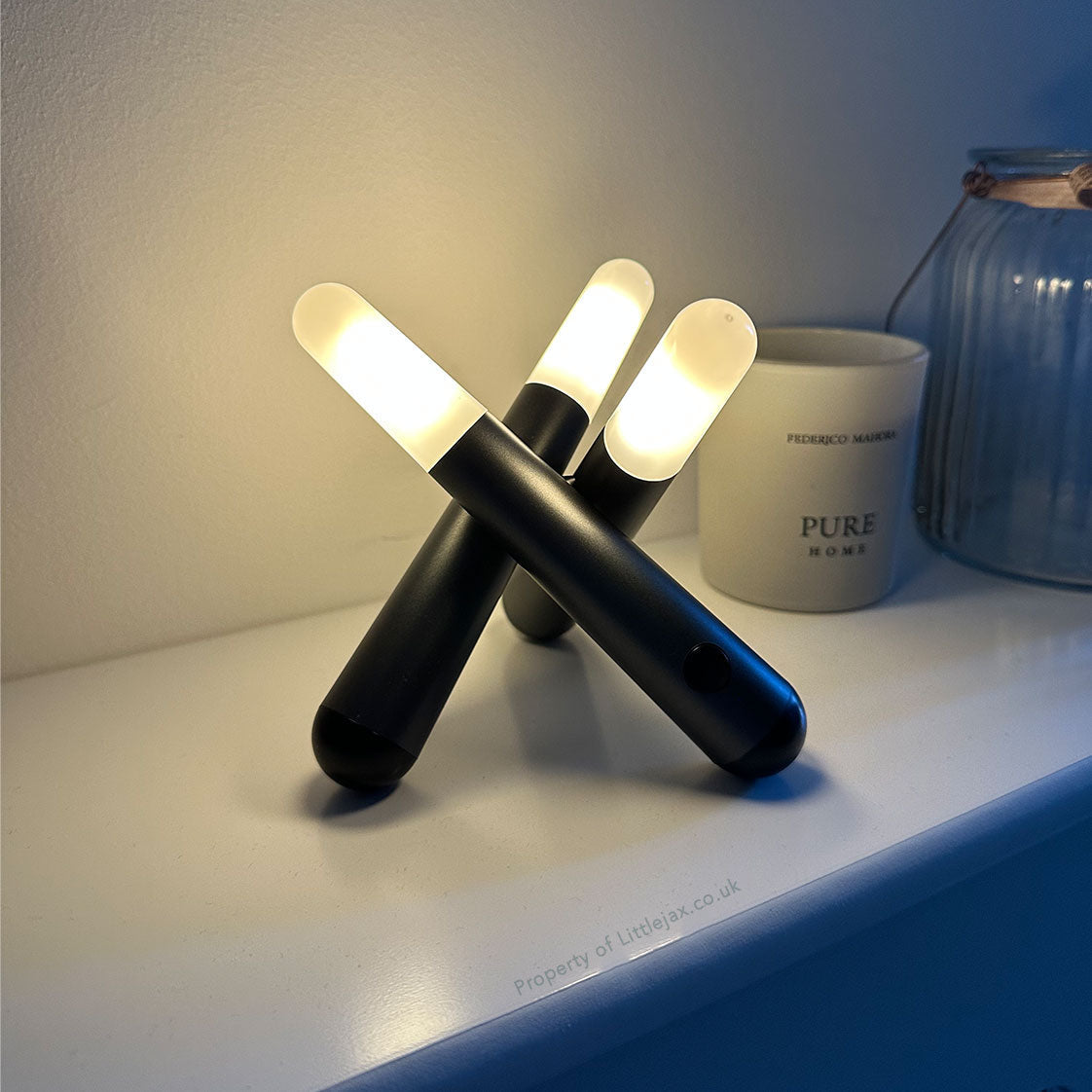 Elegant abstrakt triobordslampa – modern design med konstnärlig stil