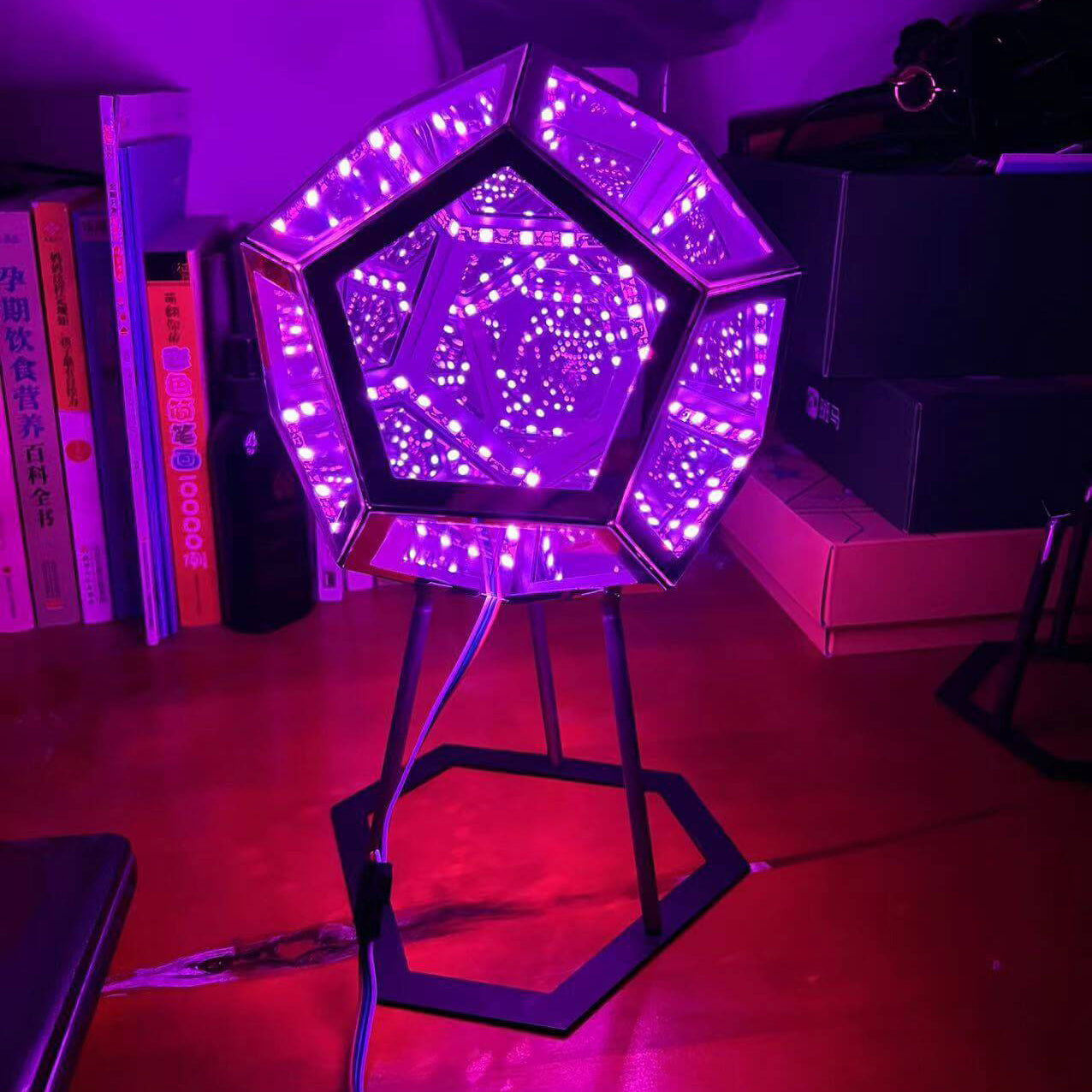 Infinity Prism LED-lampa – fascinerande färg och futuristisk glöd