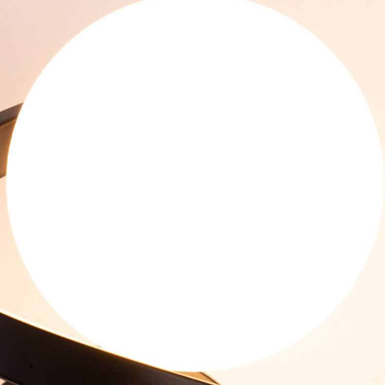 Spiralvägglampa i järn – Modern böjd design för eleganta interiörer