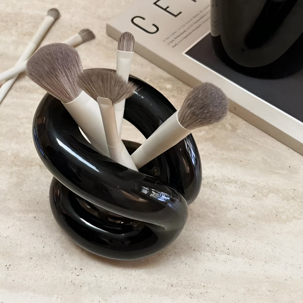 Elegant keramisk knutskulptur – modern nordisk-inspirerad dekor