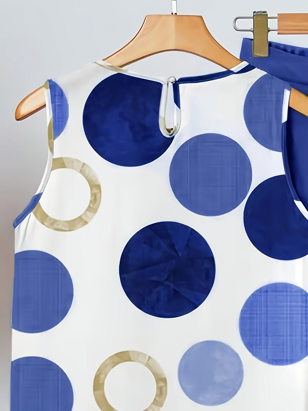 Valerisse | Set med prickig ärmlös blus och vida byxor - Snygg tvådelad outfit