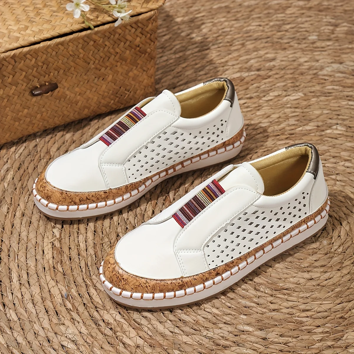 Damskor med elastisk öppning och slip-on-mönster