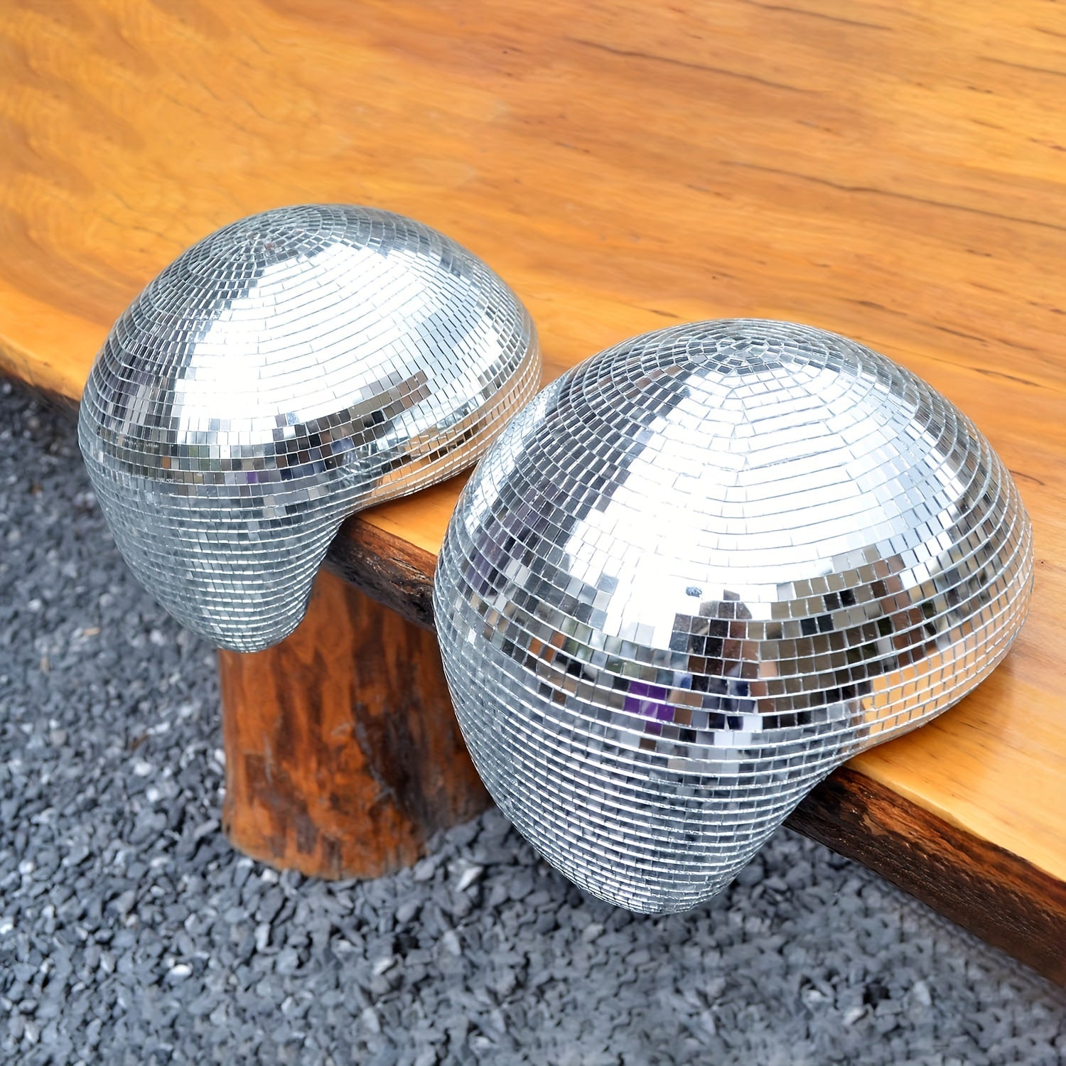 Skulptur av smält silverdiskoboll - Droppdekoration i speglat glas för modern heminredning