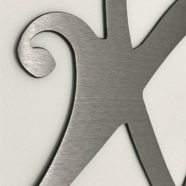 IronEcho – Handsmidd Väggskulptur med Infinity Heart