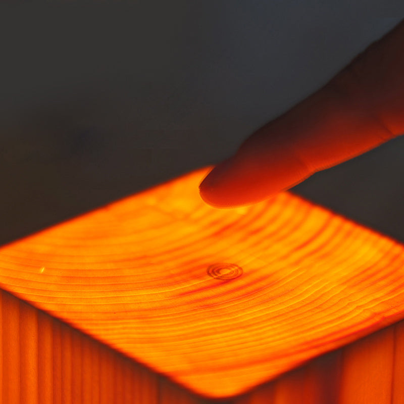 Uppladdningsbar LED-lampa med touchfunktion – Modern design för arbete och avkoppling