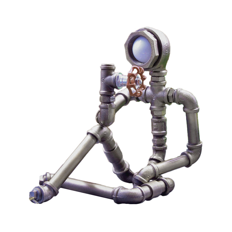 Steampunk-inspirerad nattdukslampa – hållbar järnrörsdesign