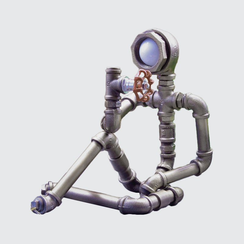 Steampunk-inspirerad nattdukslampa – hållbar järnrörsdesign