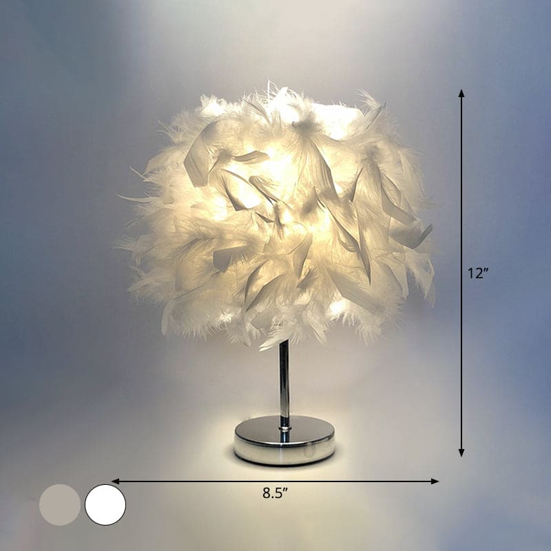 FeatherGlow - Fjäderbred sfärisk bordslampa