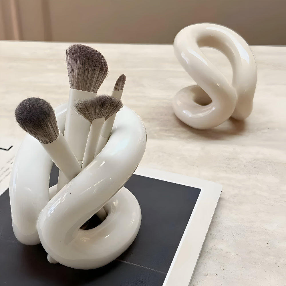 Elegant keramisk knutskulptur – modern nordisk-inspirerad dekor
