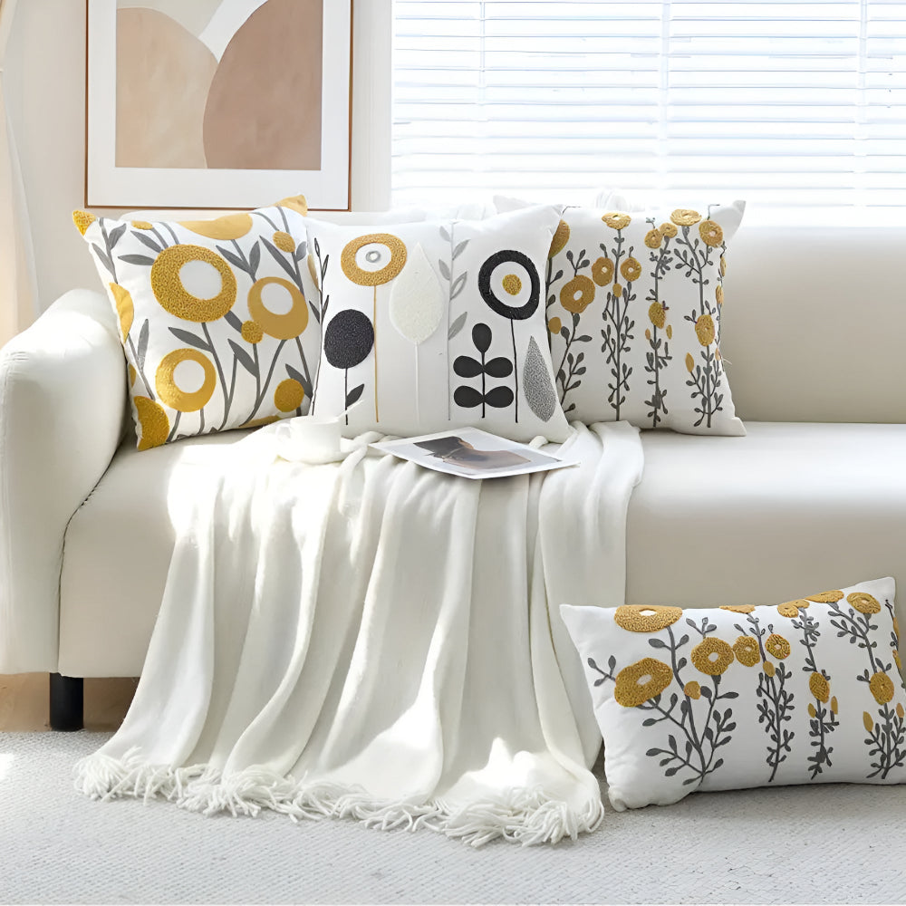 Bloom broderat kuddfodral – elegant blommig accent