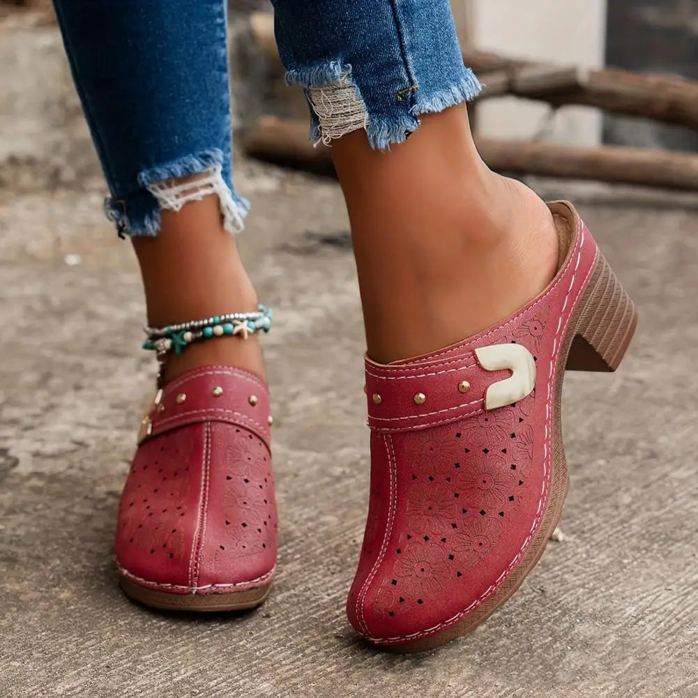 Damplatåsandaler med slip-on-detaljer