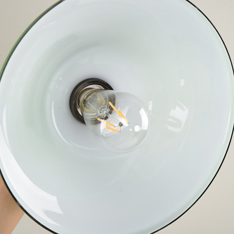 Smaragdgrön taklampa i glas