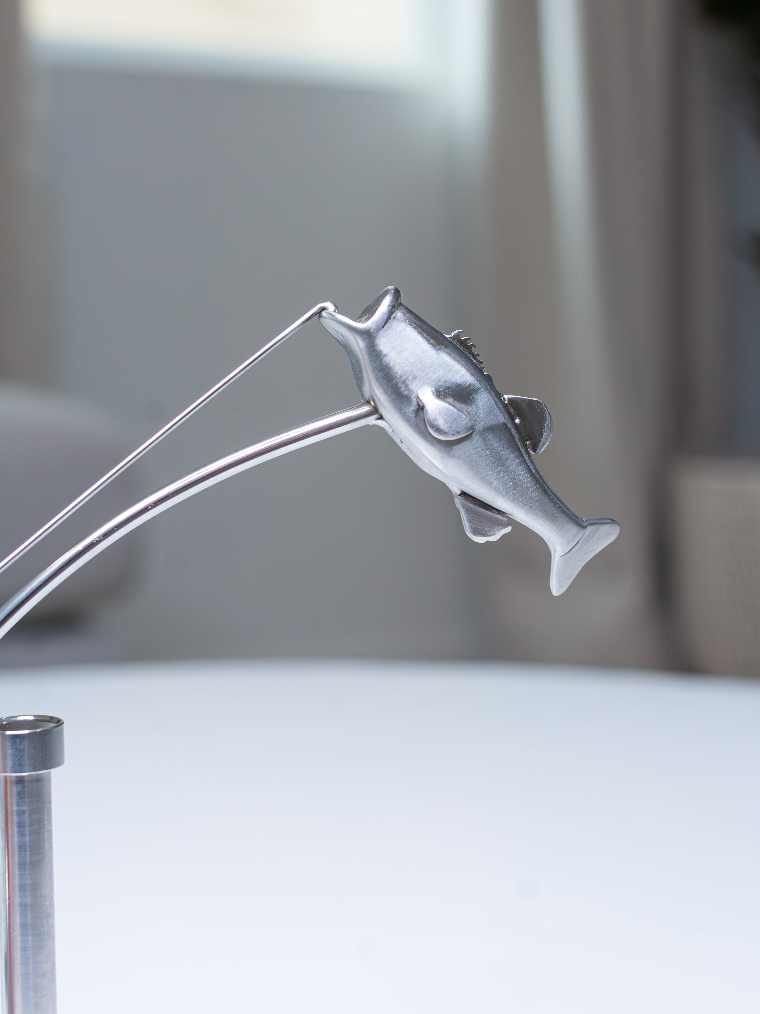 Interaktiv balansskulptur - Fiskarkonst för skrivbord eller heminredning