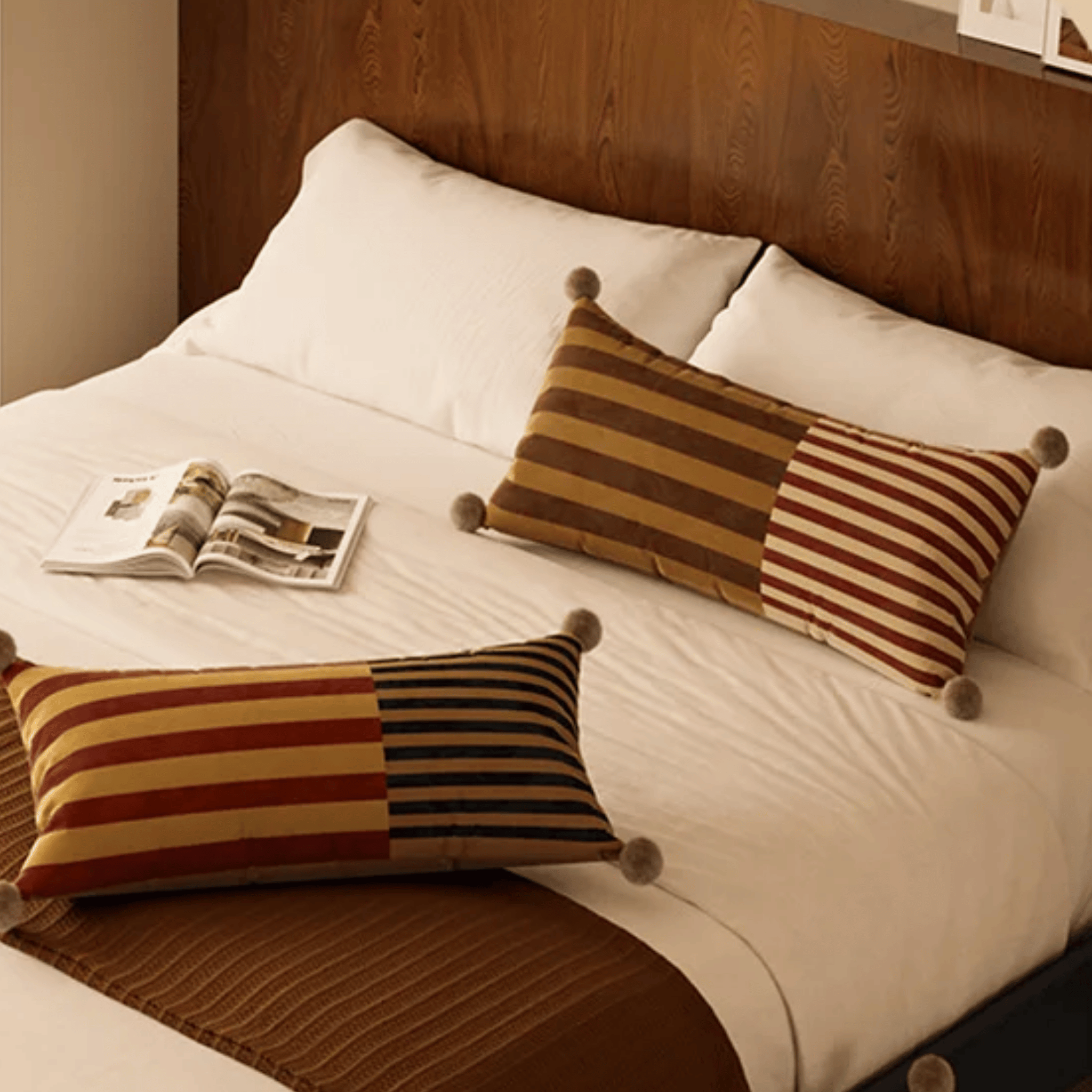 Lyxigt örngott i sammet med eleganta tofsdetaljer – Mjuk dekorativ kudde för soffa och säng