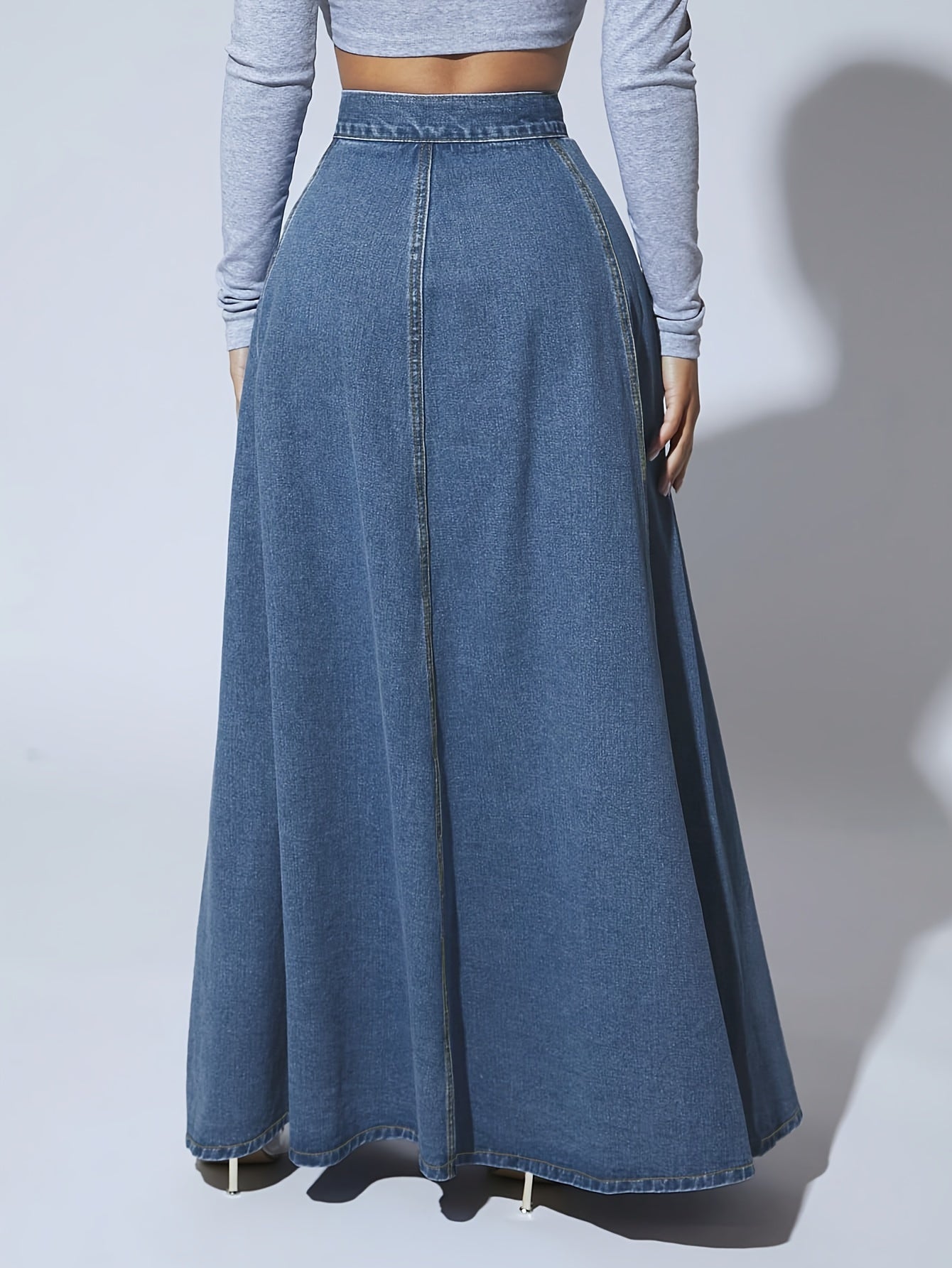 Damkjol i vintagetvättad denimmaxikjol - Högmidjad, utsvängd silhuett med tidlös streetwear