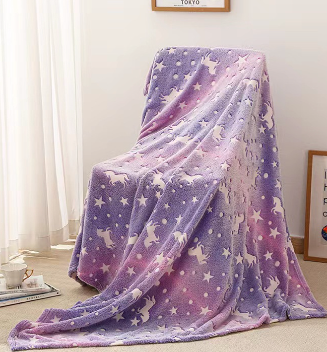 Strålande, glödande filt – Dekorativ matta med omgivande ljus