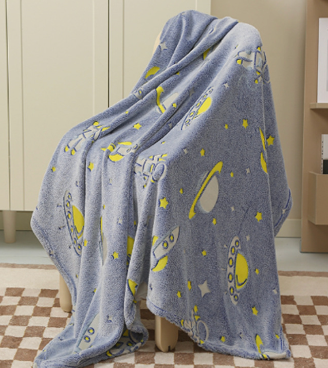 Strålande, glödande filt – Dekorativ matta med omgivande ljus