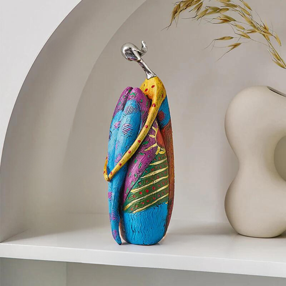 Abstrakt färgglad kvinna skulptur – levande konstnärlig inredning