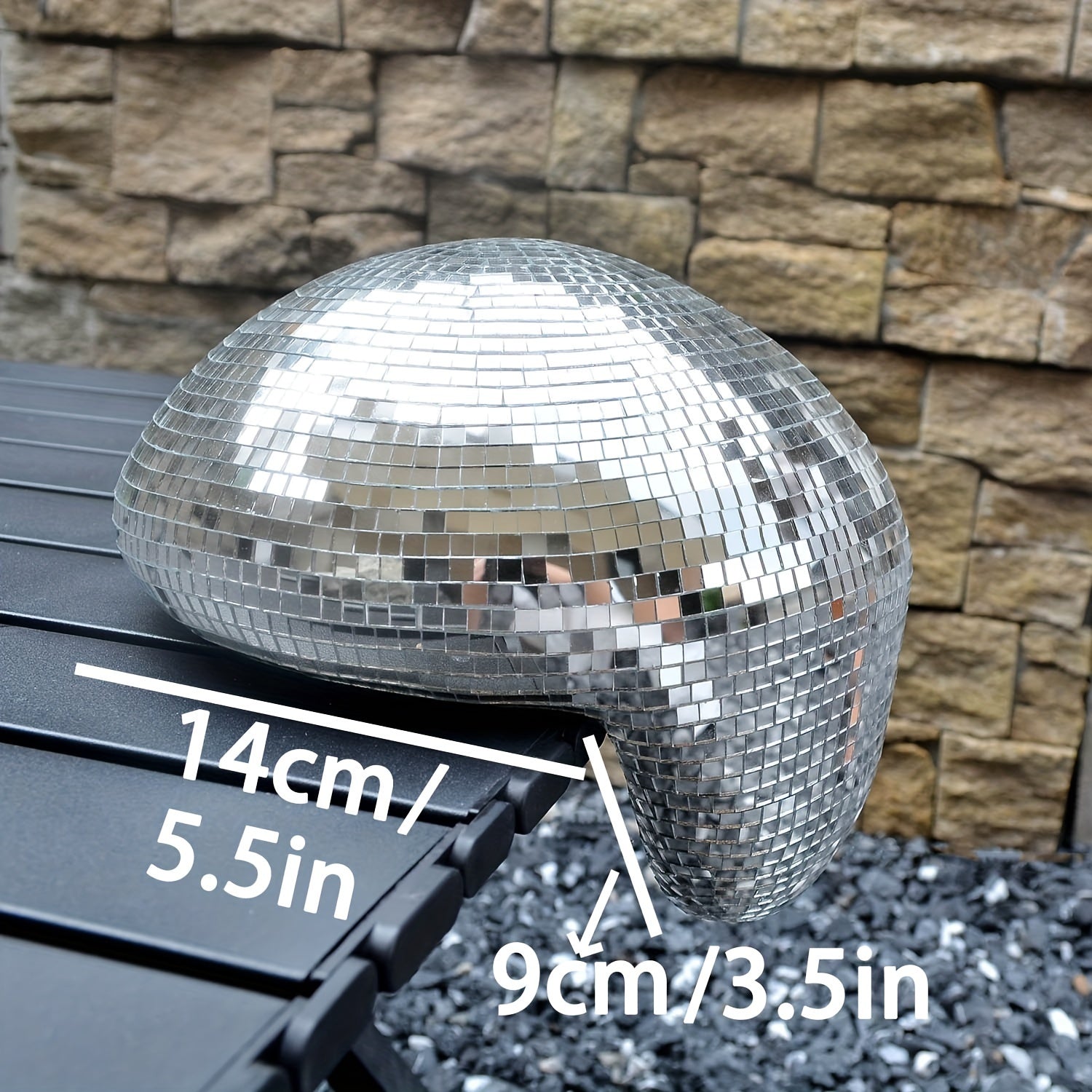 Skulptur av smält silverdiskoboll - Droppdekoration i speglat glas för modern heminredning