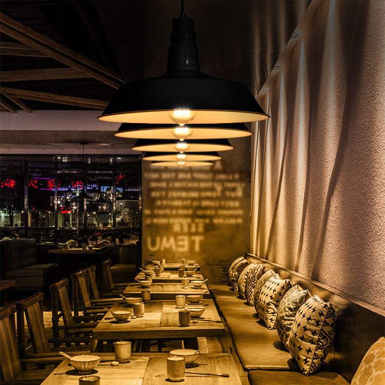 Samtida industriell taklampa i rundjärn