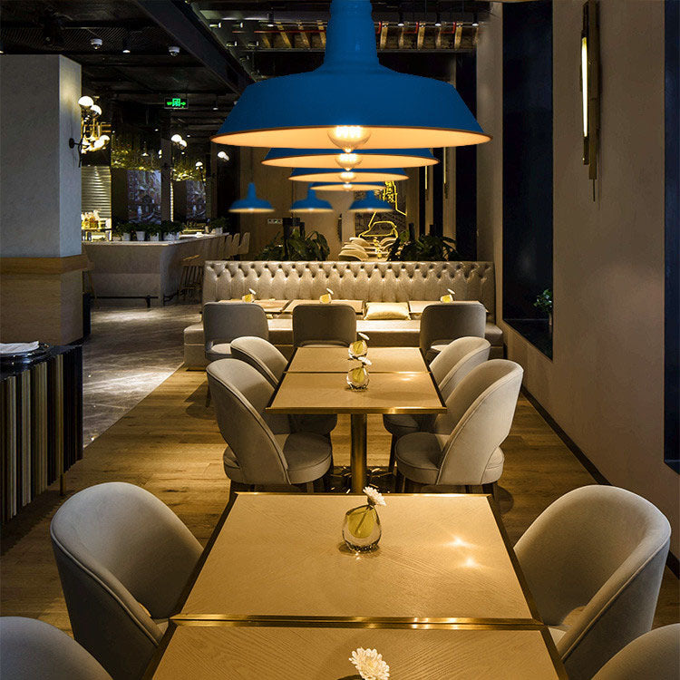 Samtida industriell taklampa i rundjärn