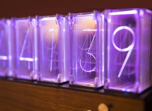 GlowEra – Retroinspirerad LED Nixie-rörklocka