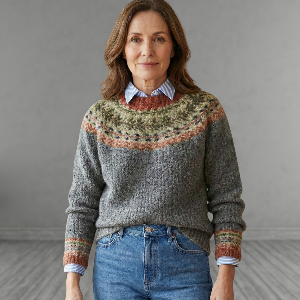 Liselott  Tröja med rund hals och Fair Isle-mönster vid oket – ledig tröja med lager-på-lager-look
