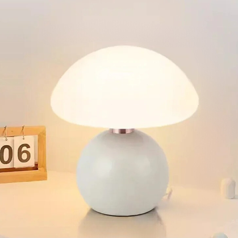 Mushroom liten bordslampa - krämfärgad vindkeramik