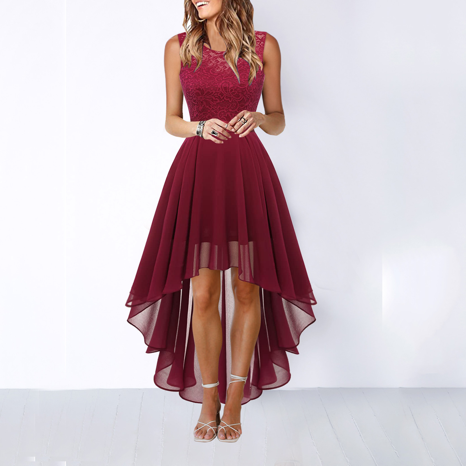 Amelisse | Elegant klänning med asymmetrisk fåll - Elegant bröllopsgäststil