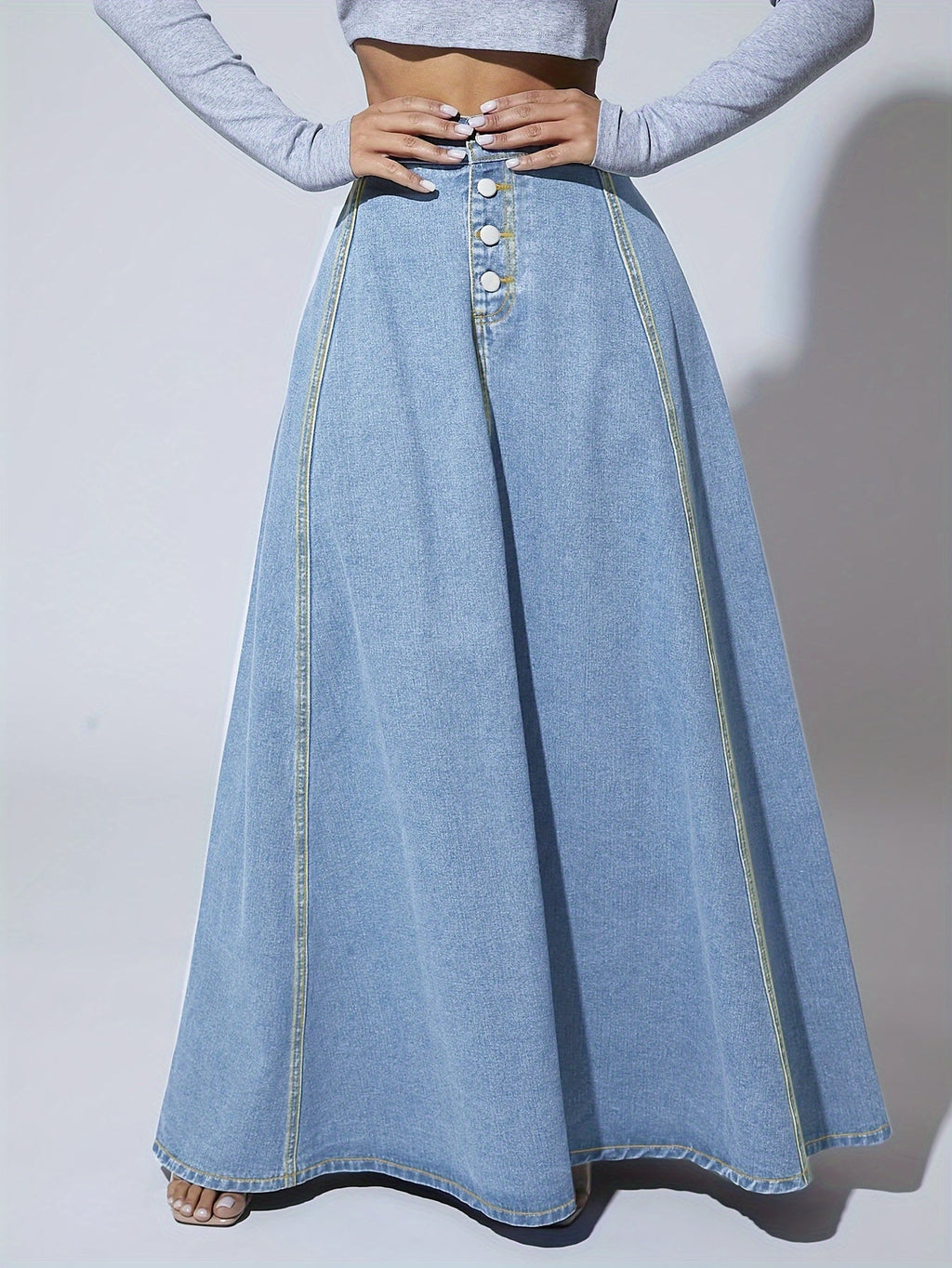 Damkjol i vintagetvättad denimmaxikjol - Högmidjad, utsvängd silhuett med tidlös streetwear
