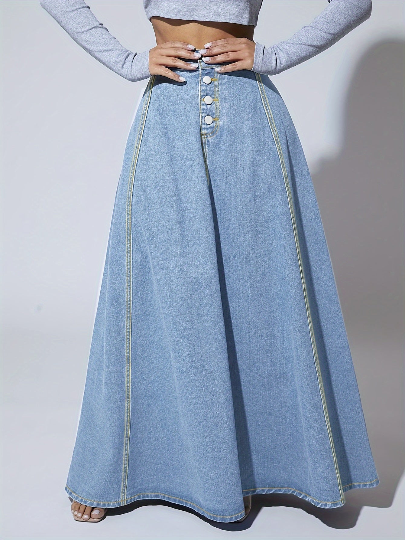 Damkjol i vintagetvättad denimmaxikjol - Högmidjad, utsvängd silhuett med tidlös streetwear