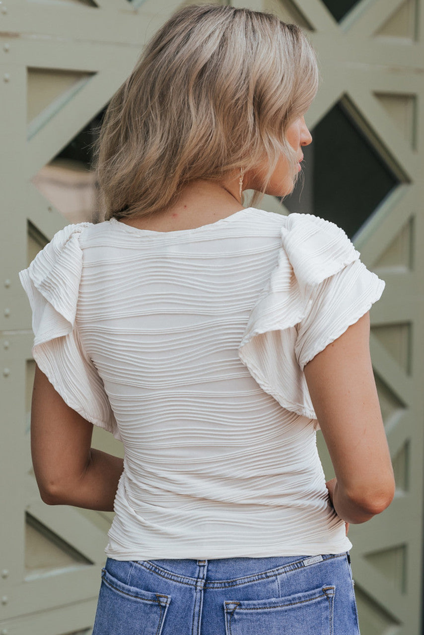Damblus med texturerad volang – Elegant lätt topp med feminina detaljer