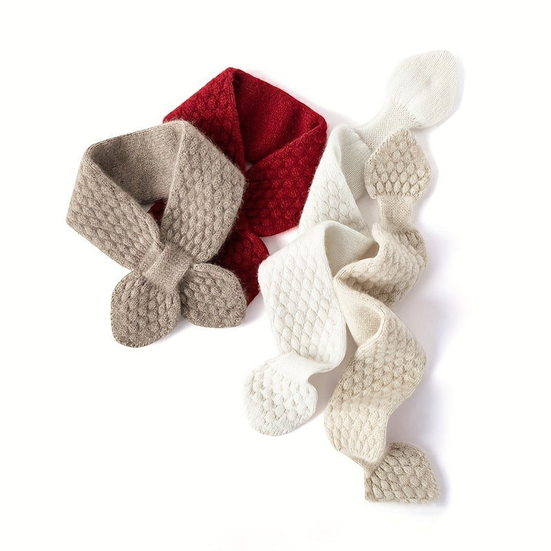 Varm stickad halsduk för damer – perfekt för höst och vinter