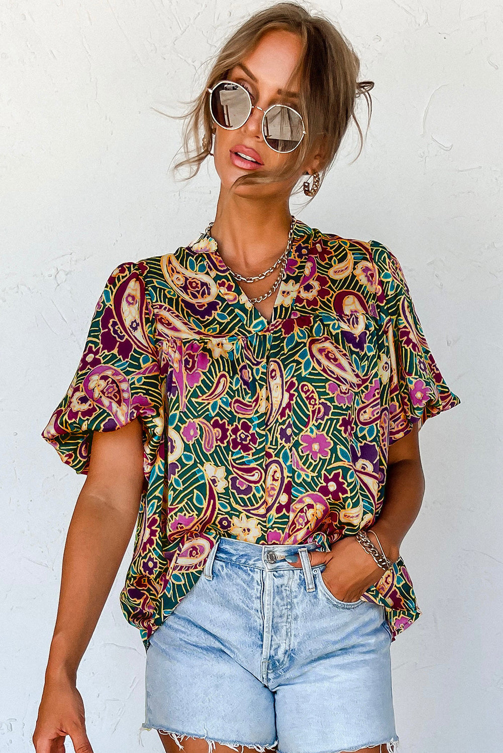Damblus med paisleymönster – elegant topp med bubbelärmar och vintageinspirerad elegans