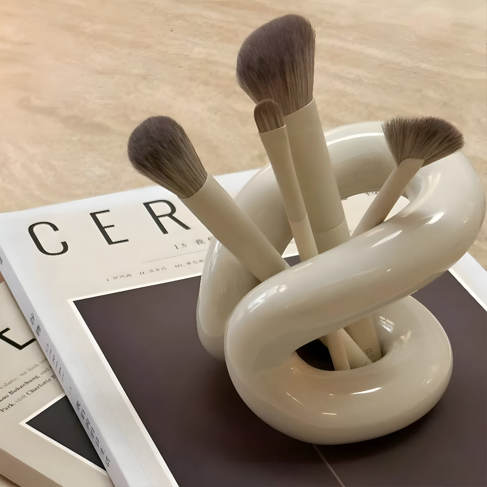 Elegant keramisk knutskulptur – modern nordisk-inspirerad dekor