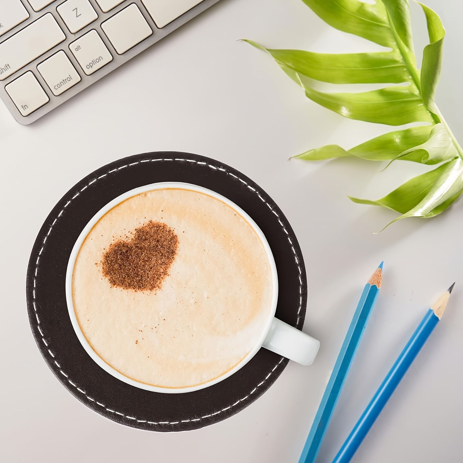 Snyggt set med 6 underlägg i konstläder - Runda 10 cm underlägg för alla bord