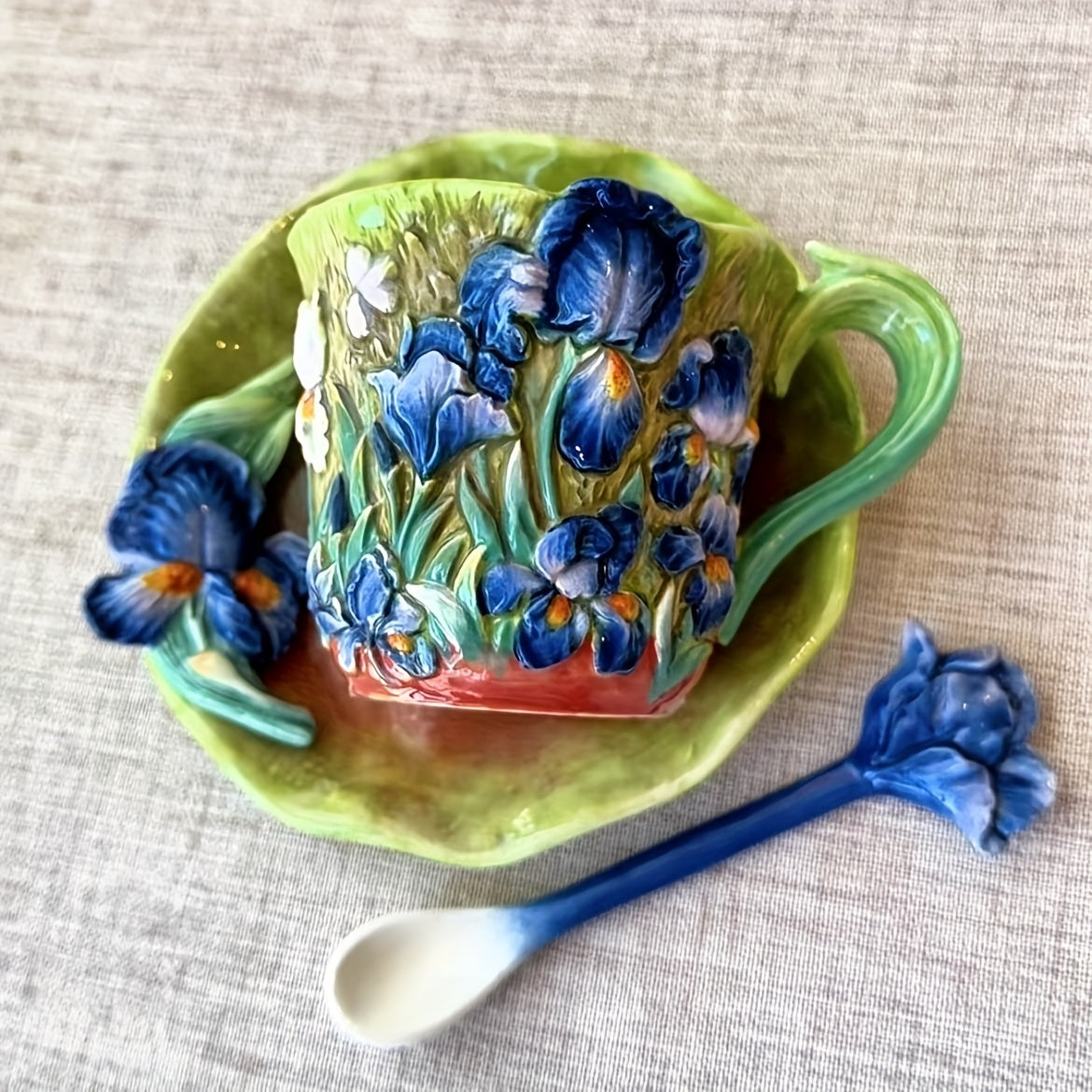 Künstlerische Teetasse und Untertasse aus Keramik im Van-Gogh-Stil