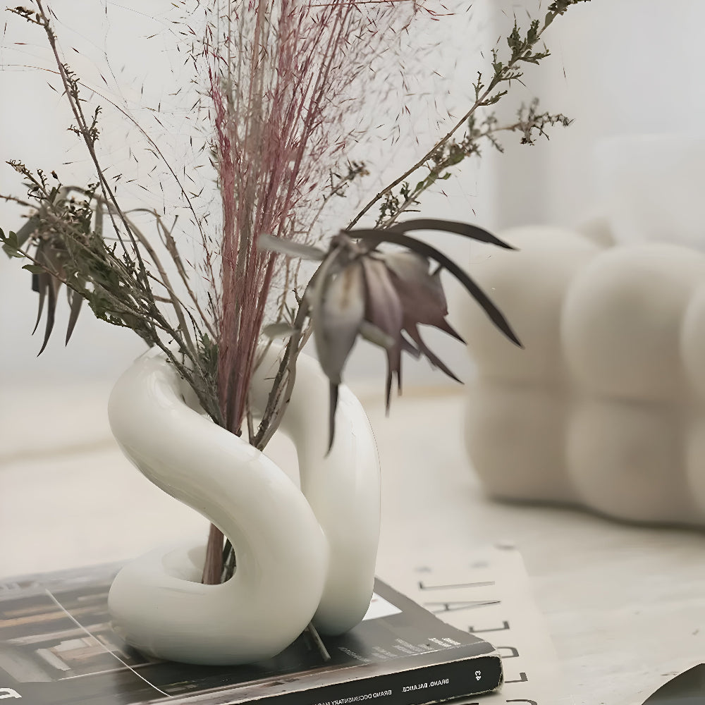 Elegant keramisk knutskulptur – modern nordisk-inspirerad dekor