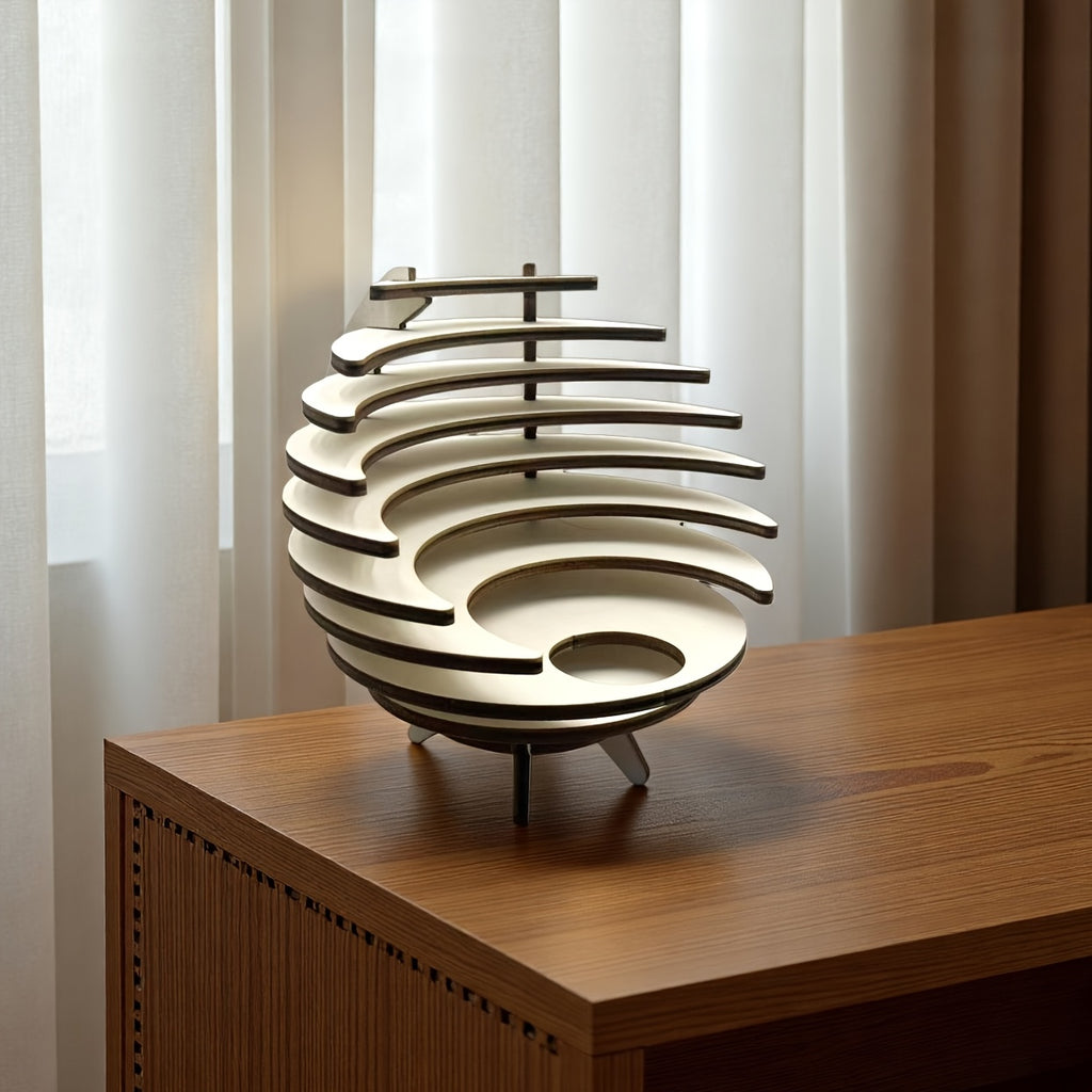 Handgjord ljusstake i trä med halvmåne – Rustik halvcirkeldekor