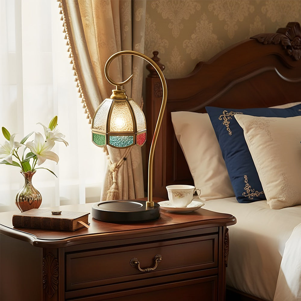 Handgjord bordslampa i målat glas – Färgglad mosaikskärm med vintage järnfot