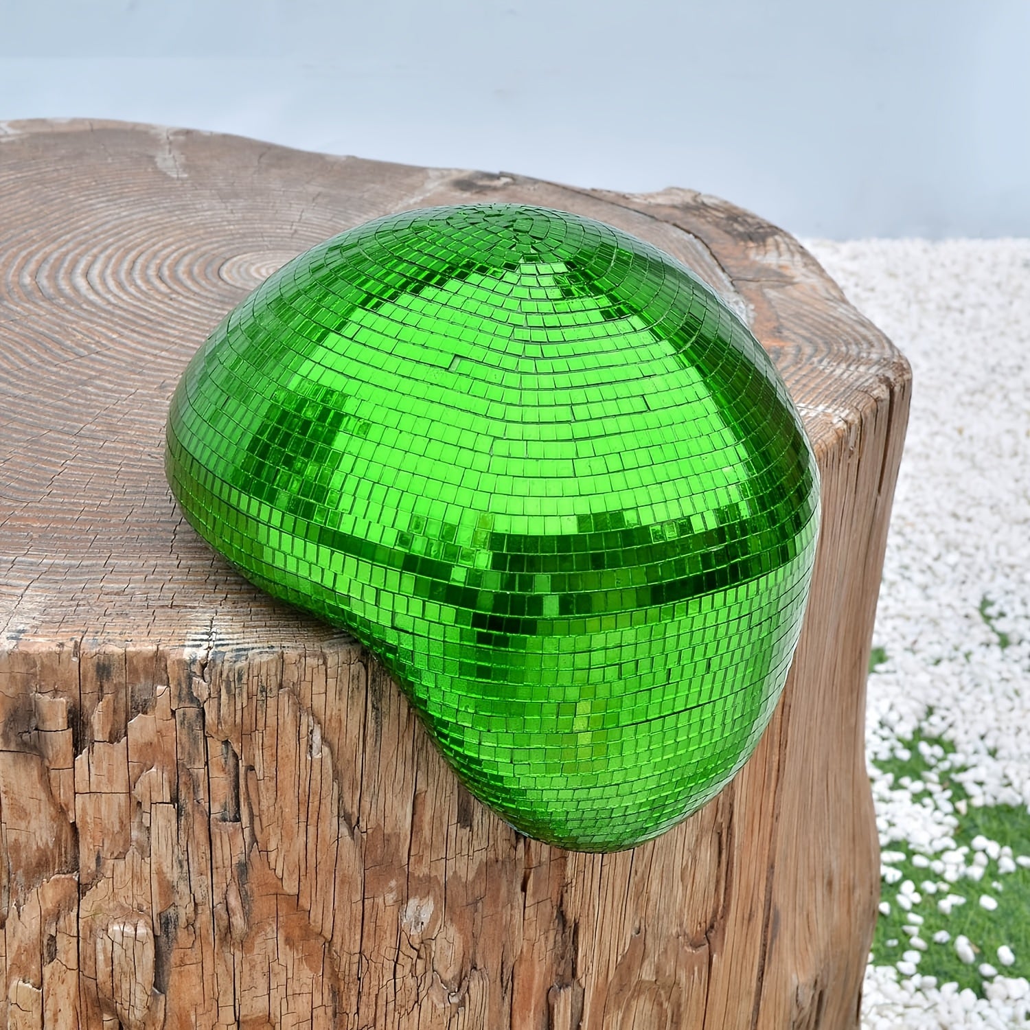 Skulptur av smält silverdiskoboll - Droppdekoration i speglat glas för modern heminredning