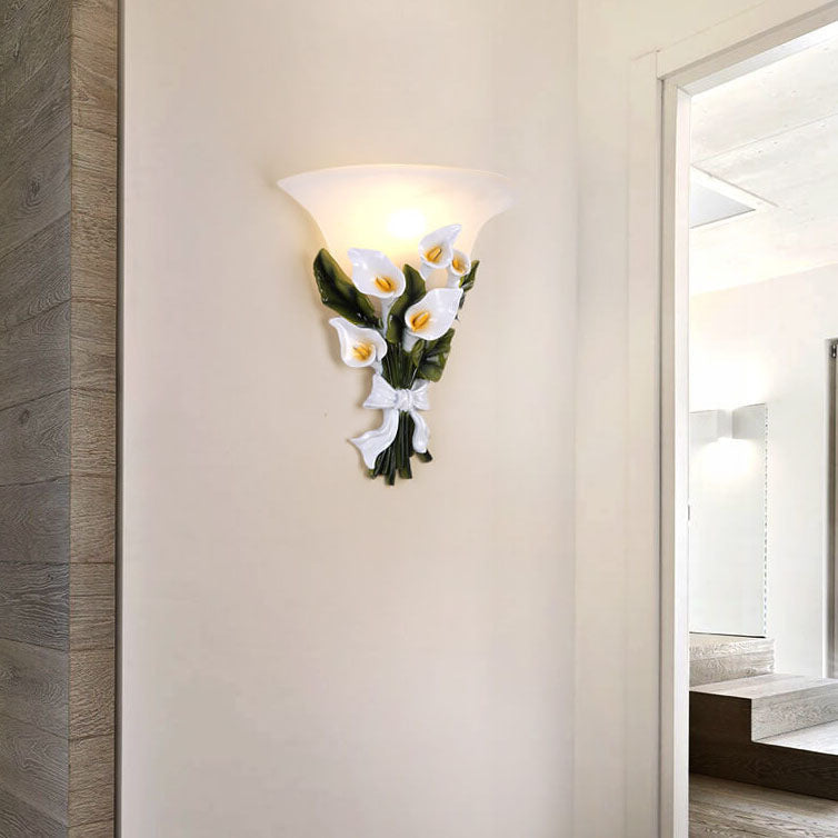 Elegant botaniskt inspirerad vägglampa med enkel arm – Nature Chic Lighting