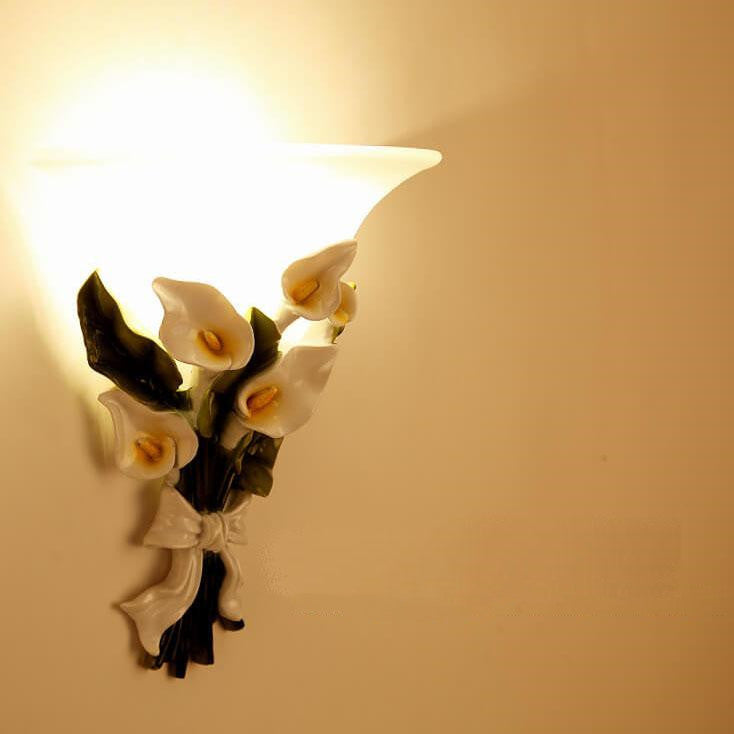 Elegant botaniskt inspirerad vägglampa med enkel arm – Nature Chic Lighting