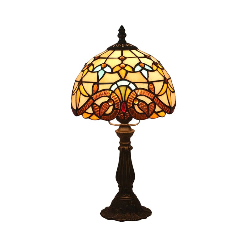 Strålande glödlampa i målat glas